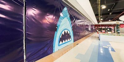 Local ubicado en el CC Paseo de Villa del Río. Número de pisos: 4 pisos. Número de unidades: 498 o Locales: 337.o Islas/Cajeros: 101.o Estacionamientos: 58 (áreas de estacionamiento). o Bodegas: 13. Vetustez: Nuevo; inaugurado Nov/2020. Estado de construcción: Bueno. Sistema estructural: Aporticado con elemento en concreto y metálicos. Material estructura: Concreto reforzado. Fachada: Durapanel revocado y pintado.