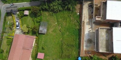 Se vende o se alquila lote en sector las lomitas con un area de 766 mts, con hermosa vista hacia Sabaneta,  con el mejor precio por metro cuadrado de la zona Metro cuadrado $1.100.000 a tan solo 10 minutos del parque principal de sabaneta.

"SU CALIDAD DE VIDA NUESTRA RAZON DE SER"

 
