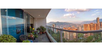 Venta de apartamento de 127 metros cuadrados, tres habitaciones dos de ellas con baño la principal con vestier, habitación de servicio, baño social,amplio balcón vista panorámica parqueadero privado cubierto y cuarto útil. 

 Edificio moderno y amplio cuenta con 15 pisos 4 apartamentos por piso. Tiene las mas espectacular vista a Medellín y tiene los mejores acabados, tiene pisos en mármol en las zonas comunes, con un mesón hermoso y un techo de doble altura, tiene dos balcones amplios y ventanales de 3 cuartos en la sala comedor y  en la habitación principal. Otro punto a favor..no le da poniente!  El edificio es moderno, con un gimnasio muy bien dotado y una piscina en el techo con una vista espectacular. Facil acceso al transporte público, Cerca del parque principal de sabaneta, centro comercial aves maria, estación del metro la estrella y sabaneta.

"SU CALIDAD DE VIDA ES NUESTRA RAZÓN DE SER"  

 

 
