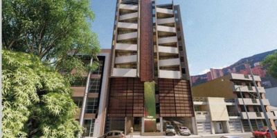 *Edificio residencial* contará con una torre de 10 niveles distribuidos de la siguiente forma: 

 

*Sótano*: dos locales comerciales y parqueadero visitante. *Sótano2*:parqueaderos y cuartos útiles. 

*Primer nivel*: parqueadero y cuartos útiles

*• Segundo nivel a décimo nivel:* 37 apartamentos desde 48,48 m2 a 85m2. 

 

?Nuestros apartamentos externos dispondrán de balcones con vista donde podrás observar los amaneceres ? tras las montañas de El Carmen de Viboral Y por los balcones los bonitos atardeceres ?.

Contaremos con diseños pensados en la comodidad de nuestros clientes

 

El edificio contará con ascensor desde el sótano hasta el último nivel.

 

?Tendremos acceso al edificio por dos vías diferentes.

 

? Estamos en construcción, finalizando en diciembre de 2023

 

"Su calidad de vida es nuestra razón de ser"
