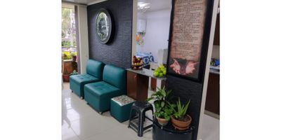 Venta de apartamento cuenta con: 60 metros cuadrados, 3 habitaciones, 2 baños, Parqueadero privado, con amplios e iluminados espacios.

Cerca al parque las Chimeneas, la avenida Guayabal, muy buenas vías de acceso y transporte publico, unidad cerrada con zonas húmedas y recreación moderna y completas, cerca de iglesias, supermercados, colegios y restaurantes. 

 

"SU CALIDAD DE VIDA ES NUESTRA RAZÓN DE SER"

 
