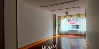 [ARR] ID HOUM: 162879

Entérate de todos los beneficios al arrendar con nosotros:
    • Asistencia e intermediación con el propietario
    • Firma tu contrato online
    • Arrienda sin burocracia, sin papeleos ni notarías

Departamento en arriendo, ubicado en el barrio Las Delicias del Carmen, con una superficie construida de 80.20 m² y superficie total de 80.20  m². 

Sus principales características son:

    • No amoblado
    • 3 dormitorios
    • 3 baños
    • No Admite mascotas
    • 1 parqueadero
    • Año de construcción: 2010
    • Bodega
            
Además, el inmueble cuenta con las siguientes amenidades:

    • Salón de eventos
    • Ascensor
    • Lavandería

Si arriendas con nosotros, te brindamos asesoría personalizada durante todo el proceso.

Requisitos para arrendar con nosotros:

    • Arrienda sin codeudor*, fácil, rápido y seguro
    • Demuestra un ingreso mensual neto de al menos 2.5 veces el valor del arriendo (los ingresos mensuales se pueden complementar por las personas que vivirán en este inmueble)
    • Completa tu información básica y mándanos tus extractos bancarios o documentos que demuestren tus ingresos
    • No debes tener reportes negativos en centrales de crédito
        

IMPORTANTE:

    • Te invitamos a agendar una visita a esta propiedad
    • Si tienes alguna duda por favor puedes solicitar más información desde los portales como también contactarte directamente con nosotros
    
Más que una inmobiliaria, somos Houm.
*Aplican T&C