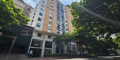 Código 995-2469, Apartamento en Arriendo, Barrio Sotomayor, Área 70 mts, 3 habitaciones, 2 baños, Sala y comedor, Balcón, Cocina integral, Zona de ropas, Calentador, Ascensor, Parqueadero Privado Cubierto, Vigilancia 24 horas, Zonas sociales Hidropiscina, Terraza Social, BBQ, Sauna, Turco, Salón social, Ubicación Cerca del Colegio San Pedro Claver y la Iglesia San Pedro. Valor de Administración $538.000. Agenda tu Cita sin costo, Estudio fácil, Respuesta en 24 horas.