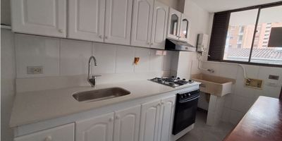 ARRIENDO APARTAMENTO EN LAURELES PISO TERCERO
COMODIDADES
sala - comedor - 3 alcobas la principal con baño - 3 closet - cocina integral con red de gas - 2 baños cabinados - balcon - ascensor - parqueadero - porteria dia - pisos en ceramica - cerca a santa teresita - cerca a supermercados - cerca a farmacias - cerca ala pontificie bolivariana
mayores informes
asesor
sergio tobon valencia
celular
312 742 31 12
