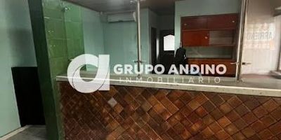 Bodega disponible, Área:  490 m2 , ubicadas una por la calle 8#8-54  Floridablanca, zona comercial, cerca de parques, supermercados, colegios, universidades y restaurantes.

Especificaciones: espacios amplios con baño e iluminación básica.

RENTA: $9.000.000 

Pregunta por él, bajo el código Inmobiliario 1420-473 ¡Contáctanos! Agenda tu cita y con gusto te asesoramos.

3025908733.

Somos GRUPO ANDINO INMOBILIARIO, con nosotros tendrás tus trámites más fácil y rápido.