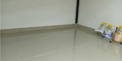 Se arrienda local comercial con muy buena ubicacion en el centro comcercial bosque plaza, primer piso buenas rutas de transporte consta de salon amplio, mezanine. Mas informacion al 3023521989
