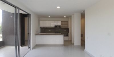 Descubre este apartamento con 117m² de confort en zona residencial, con sala-comedor, cocina integral, estudio, balcón , 3 habitaciones, 3 baños, area de labores, cuarto de servicio con baño. Con ascesor, excelentes amenidades como piscina, gimnasio, sauna, zona infantil, planta electrica, sauna, zona BBQ, zonas verdes, salón comunal y parqueadero. En conjunto cerrado con vigilancia privada 24/7. ¡Agenda tu visita y haz de este lugar tu nuevo hogar!