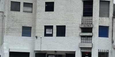 Local ubicado en un segundo piso ,exterior, uso comercial , cuenta con un area de 133 m² ubicado sobre la av 9 na.