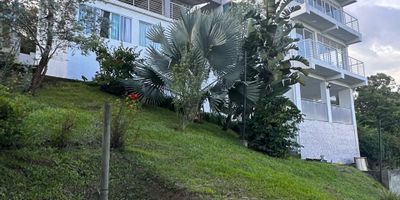 VENDO CASA INDEPENDIENTE PROTOCOLIZADA EN MEDIO DAPA GUALANDAYES   
Área total 3.600 mtrs2
Área construida 600 mtrs2
Predial 2.000.000
Puerta de acceso eléctrica
Parqueadero para 7 carros 
Poso séptico
Cuarto util 
Baño externo 
Huerta y árboles frutales 
Cocina abierta tipo americana con barra y balcón 
2 Salas amplias con balcón y vista a la ciudad 
Habitación del servicio con baño 
Zona de ropas 
Estudio con baño 
Habitación principal con clóset vestidor independiente y 2 baños privados 1 con jacuzzi
Habitación secundaria con clóset y baño 
Habitación de huéspedes con clóset y baño externo 
Salon social con baño y cava de vinos y habitación con baño 
2 terrazas laterales 
Kiosko y zona bbq en construcción 
Precio $2.200.000.000 negociables