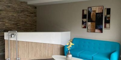 Para mayor información escribanos vía WhatsApp y uno de nuestros agentes inmobiliarios te atenderá. EXCELENTE EXTERIOR APARTAESTUDIO TIPO LOF.
CAMA ABATIBLE QUE SE CONVIERTE EN ESCRITORIO ,COCINA CON VIDRIO CORREDIZO,BAÑO,ZONA DE LAVANDERIA COMUNAL.
TERRAZA BBQ,CO WORKING.
