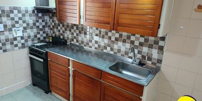 Se arrienda amplia casa cerca a los colegios en el barrio de Campo Valdés, con excelentes rutas de traslado público, tiendas, supermercados, universidades, estación del Metro plus y Metro, entre muchos más beneficios que solo este sector de la ciudad tiene para tí.El inmueble cuenta con 3 amplias alcobas de las cuales 2 cuentan con closet, sala-comedor, 2 baños, cocina integral, red de gas, calentador, zona de ropas con instalación para la lavadora, piso en cerámica.Anímate, ¡¡agenda tu cita ya!!.