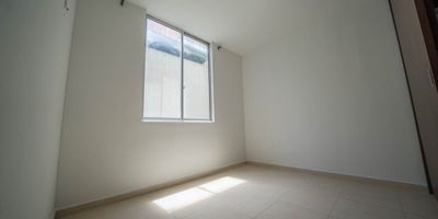 amplio apartamento en tercer piso, sector tranquilo y residencial