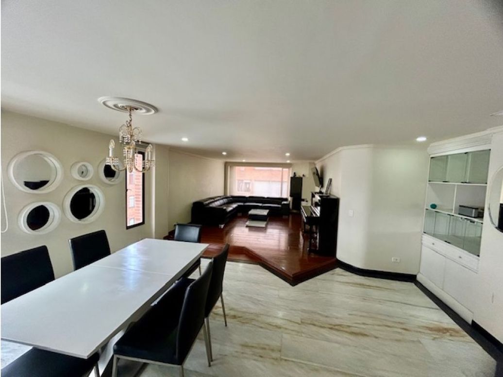 Apartamento de 2 alcobas en venta en Santa Barbara, Bogotá, 168 m² · foto 2 de 20