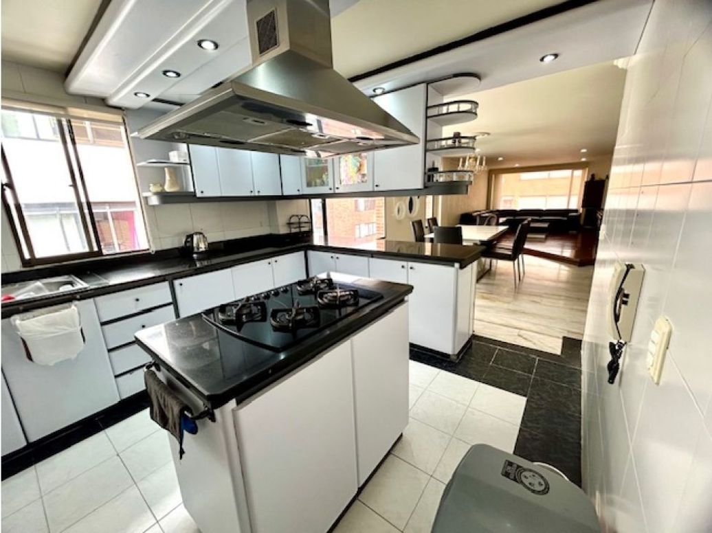 Apartamento de 2 alcobas en venta en Santa Barbara, Bogotá, 168 m² · foto 4 de 20