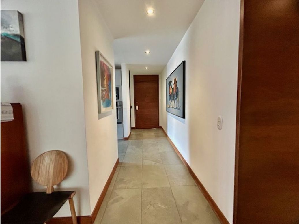 Apartamento de 3 alcobas en venta en Santa Barbara Occidental, Bogotá, 205 m² · foto 10 de 20