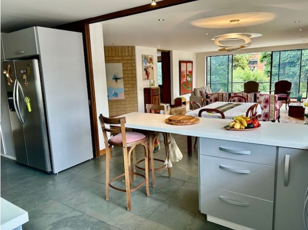 Apartamento de 3 alcobas en venta en Santa Barbara Occidental, Bogotá, 205 m² · foto 6 de 20