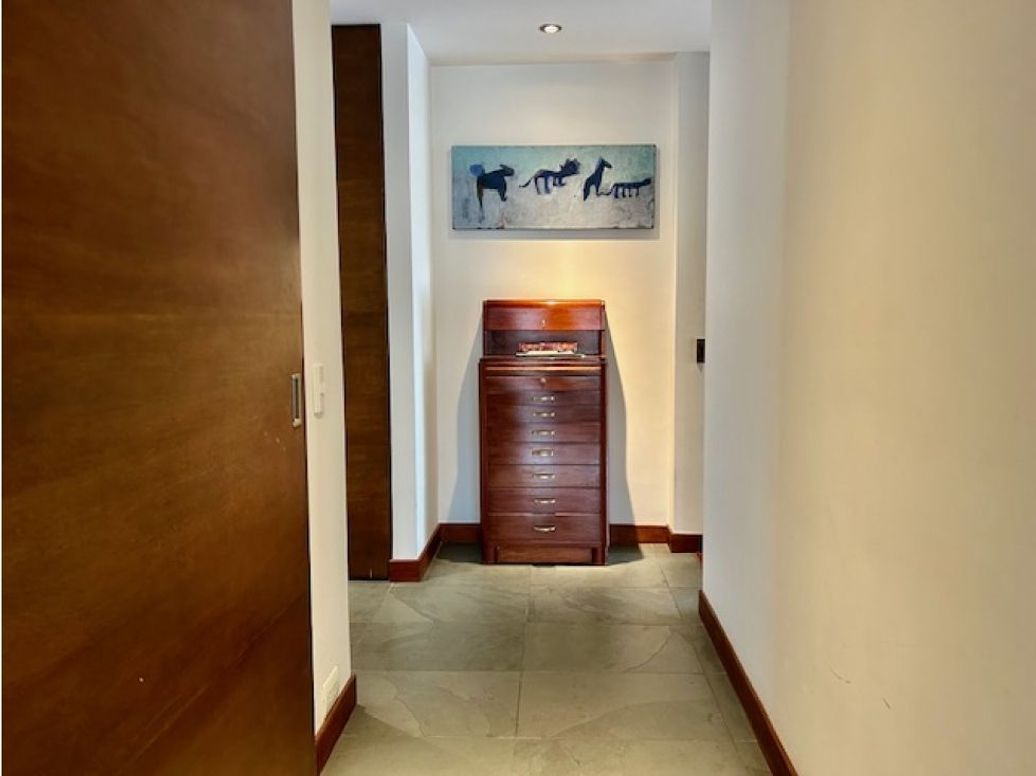 Apartamento de 3 alcobas en venta en Santa Barbara Occidental, Bogotá, 205 m² · foto 12 de 20