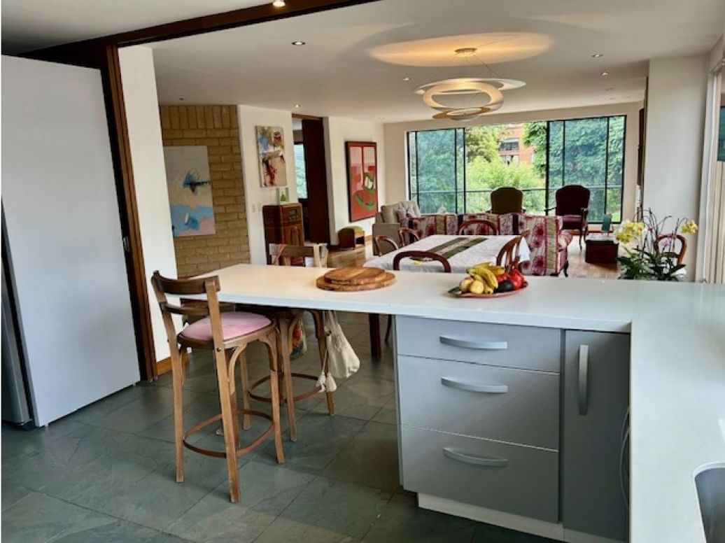 Apartamento de 3 alcobas en venta en Santa Barbara Occidental, Bogotá, 205 m² · foto 9 de 20