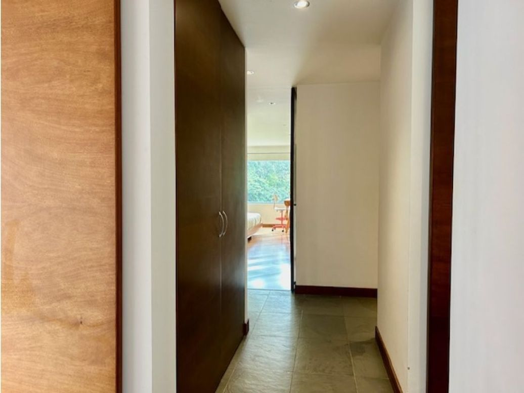 Apartamento de 3 alcobas en venta en Santa Barbara Occidental, Bogotá, 205 m² · foto 14 de 20