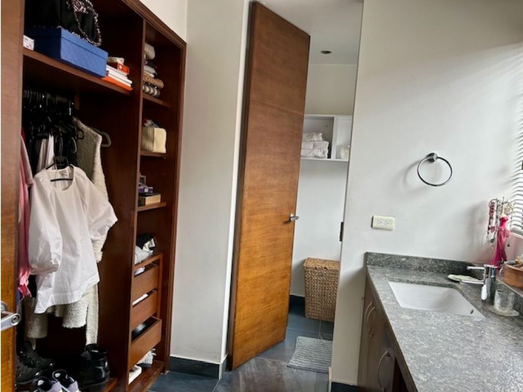 Apartamento de 3 alcobas en venta en Santa Barbara Occidental, Bogotá, 205 m² · foto 19 de 20