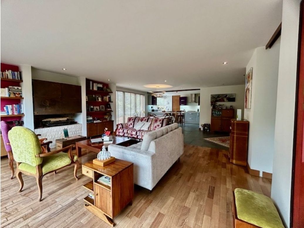Apartamento de 3 alcobas en venta en Santa Barbara Occidental, Bogotá, 205 m² · foto 3 de 20