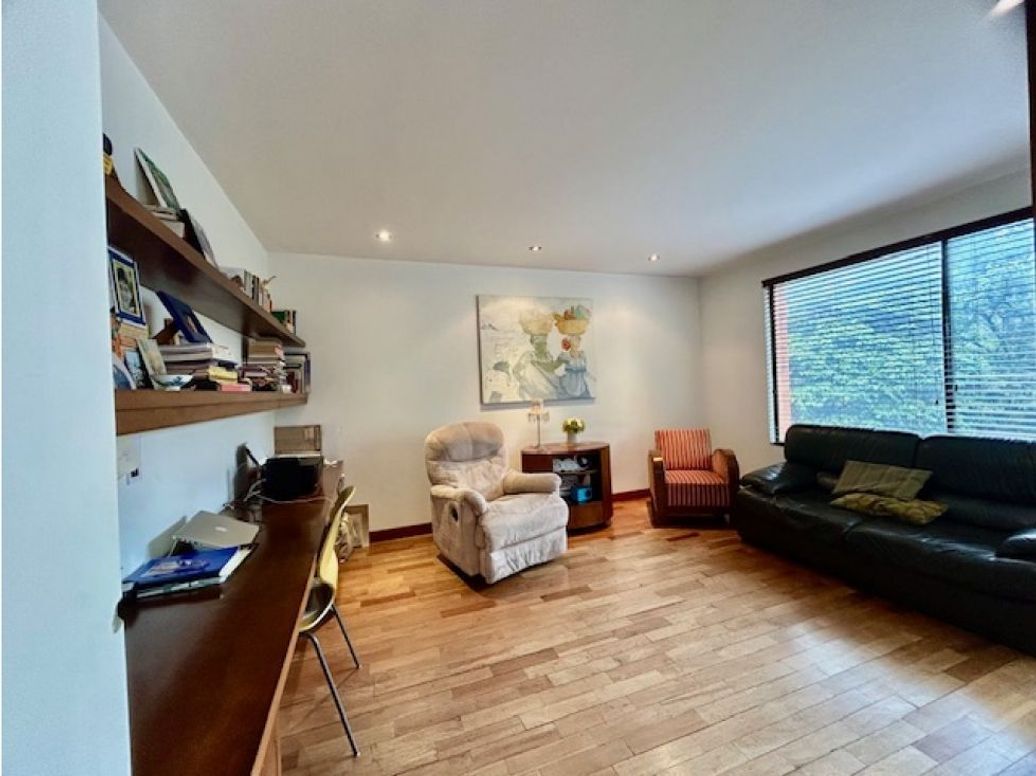 Apartamento de 3 alcobas en venta en Santa Barbara Occidental, Bogotá, 205 m² · foto 8 de 20
