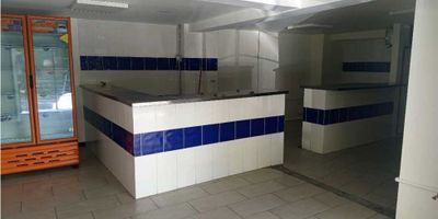 Local comcercial con muy buena ubicacion buenas rutas de transporte, perfecto para tu negocio consta de 55metros, 2 baños, cocineta con red de gas, terraza para poner mesas y sillas, parqueadero. Mas informacion al 3023521989

