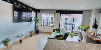 Para mayor información escribanos vía WhatsApp y uno de nuestros agentes inmobiliarios te atenderá. Hermoso apartamento, un año de construido de 61.40 mts2 de área privada, piso 12 preciosa vista hacia una de las reservas naturales de la zona (Humedal de Capellanía), estructura metálica industrializada sismo resistente.
Conta de sala comedor amplia con balcón, 2 habitaciones( la principal con vestier y baño privado), 2 baños con divisiones en vidrio templado, cocina integral abierta tipo americano, barra en granito, estufa, extractor y horno, zona de ropas con práctico lavadero, espacio para la lavadora y en la parte superior colgadero para la ropa, excelentes acabados.
un garaje cubierto y depósito.
El conjunto cuenta con lobby, próximamente, jacuzzi, gimnasio, zona infantil, cocinas compartidas, zona de mascotas, coworking, salón de eventos, teatrino, zona juvenil.
ascensor, circuito cerrado de tv, parqueadero visitantes, vigilancia 24hr.

