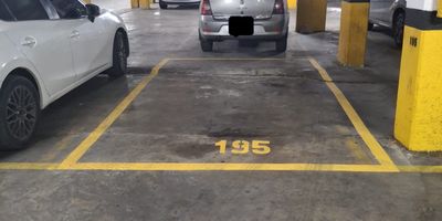 Muy bien ubicado en exclusivo sector! el parqueadero tiene un área de 11.25 metros cuadrados, estrato 5, administración $57.000, se encuentra cerca de la rampla, cuenta con cómodas áreas de circulación, seguridad y recepción 24/7, facilidades de acceso por la calle 134, Av. Las Villas, Av. Suba y a pocos metros de la Av. Boyacá. Con documentos al día.