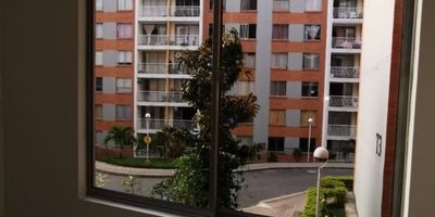 Apartamento en arriendo Piedecuesta conjunto cerrado excelente ubicacion sobre via principal consta de 
3 habitaciones Cocina integral zona de ropas
2 baños Sala – comedor Balcón Área 64 m
Áreas verdes Piscina Kiosko Gimnasio Salón social Sauna- turco Cancha múltiple Juegos infantiles 
Salón de juegos para Niños Ascensor Vigilancia 24-7
