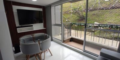 Apartamento en venta, ubicado en el sector Primavera de Caldas, Antioquia.

Cuenta con un área de 49 m² y se encuentra en estrato 2. El inmueble dispone de 2 habitaciones, 2 baños completos, sala, comedor, cocina integral y zona de ropas, además de estar terminado al 100%.

La unidad residencial ofrece excelentes zonas comunes como piscina, sauna, turco, gimnasio y juegos infantiles, convirtiéndola en una opción ideal para disfrutar en familia.

No cuenta con parqueadero ni cuarto útil. El valor del inmueble es de $250.000.000 y la administración es de $112.000 mensuales.

¡Recuerda que te ayudamos en todo el proceso de tu crédito de vivienda!
