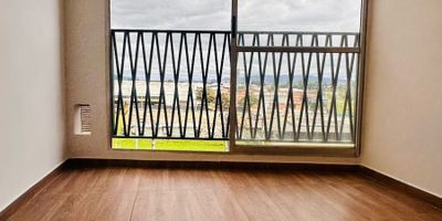 Hermoso apartamento, excelente ubicación, estrato 3, sala comedor, cocina integrar, baño terminado, esta ubicado en el Conjunto Urbania, Fontibón en un sexto piso con ascensor, cuenta con club house, zonas comunes, zonas verdes y salón social.