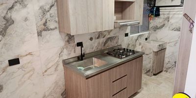 Se arrienda llamativo apartamento con acabados modernos para estrenar, cerca al parque principal de Boston, colegios, universidades, parque infantiles, teatros, tiendas, supermercados, centros comerciales, restaurantes, con un amplia variedad de rutas de transporte público.El inmueble cuenta con 2 alcobas con closet, 2 baños cabinados, cocina integral, sala-comedor, balcón con vista panorámica, piso en cerámica, red de gas con calentado, este hermosos apartamento puede ser tuyo en arriendo por tan solo $1.900.000 así que anímate, ¡¡agenda tú cita ya!!