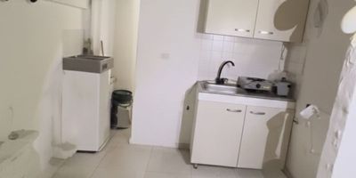 ¡Gran oportunidad en el 12 de Octubre! 
Vive en una zona estratégica por solo $38.000.000

Esta casa está ubicada en un sector con todo al alcance: Tiendas y comercios muy cerca
Colegios y escuelas a pocos minutos
Cerca de parque y canchas deportivas para disfrutar en familia

Además, cuenta con excelente potencial de expansión, ya que el terreno no ha sido aprovechado al máximo. Perfecta para quienes sueñan con construir o ampliar a su gusto. 

Ideal para vivir o invertir
¡Contáctame y agenda tu visita hoy mismo!