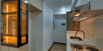 Se Arrienda apartaestudio en Usaquen, Bogota.  
Apartaestudio moderno en piso 13, con excelente iluminacion natural y una vista panoramica que brinda amplitud y confort. Ubicado en una de las zonas mas privilegiadas de Usaquen, con facil acceso a principales avenidas, rodeado de amplias zonas verdes que garantizan un ambiente tranquilo y armonioso.
Cerca encontraras supermercados, comercio esencial y multiples servicios que se ajustan a tu estilo de vida, combinando comodidad, ubicacion y calidad.
Contactanos y agenda tu cita hoy mismo!