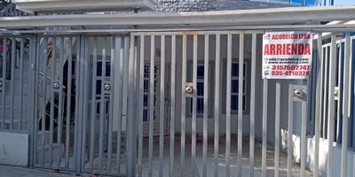 Venta de casa con dos habitaciones y tres baños, sala, comedor, cocina, patio y el apto del 2do piso con 3 habitaciones , 2 baños, sala comedor, cocina y zona de labores