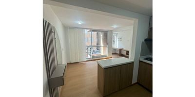 Apartamento para ESTRENAR de 53 m2 cuenta con sala comedor con balcón, cocina abierta, zona de ropas independiente, estudio, 2 alcobas (principal con Walking Clóset y baño privado), 1 baño social, 1 parqueadero. 

El conjunto Reserva del Lago II, cuenta con lobby doble altura, parqueaderos visitantes, salón social, gimnasio, parque infantil, BBQ en reserva y en terraza, sala de reuniones, salón de juegos para niños, senderos naturales, bici taller, salón de video juegos, terraza con fogata, café y teatro, zona coworking, voleibol playa, cancha microfutbol, cancha de tenis, mini golfito. 

Vías de acceso variante Cajicá – Zipaquirá, a 5 minutos de la Universidad Militar, a 10 minutos al Centro Comercial Fontanar, Centro Chia. Cerca de restaurantes, zona campestre. 

Canon con administración $1.600.000
