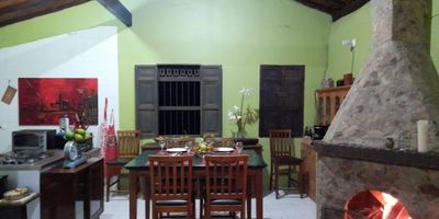 Finca ubicada en Marinilla - V. el Socorro, tiene un área lote de 7.043m2, cuenta con casa principal que consta tres habitaciones, dos baños, salón-comedor, terraza y parqueadero, esta tiene un área de 120m2; ademas dispones de una mini casita, esta consta de una habitación, Vestier, un baño, comedor, cocina y patio de ropas, esta cuenta con un área de 50m2. Predial -775.246 ¡No dejes pasar esta gran oportunidad, llamamos ya para brindarte mas información!
