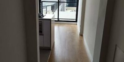 Apartaestudio en arriendo ubicado en el barrio North Point, cerca del Teatro Belarte, Carrera Séptima, Avenida Calle 153, restaurantes, parques cercanos, fácil acceso a transporte público y a vías de acceso. Este inmueble se encuentra equipado, para uso inmediato, con su baño, zona de ropas, balcón para tu mayor tranquilidad, sala comedor, cocina integral equipada con su red y calentador a gas, parqueadero propio cubierto para mayor seguridad a tu vehículo. 