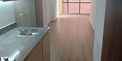 Se arrienda espectacular apartaestudio en Bogotá D.C, sector Chapinero, con una ubicación ideal para disfrutar en familia, cerca de supermercados, sector comercial, a 10 minutos de universidades, colegios y torre Colpatria, Éxito, Avenida Caracas, Parque Lourdes, gasolineras cercanas y avenidas principales. El inmueble cuenta con amplios espacios y con gran iluminación, sala, comedor, cocina semi integral, zona de lavandería. Posee una excelente distribución con un metraje de 33 mt2, cuenta con 1 alcoba y 1 baño. Adicional a este cuenta con un parqueadero propio para tu vehículo. ¡Contáctanos! para agendar tu cita!  