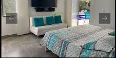 Casa campestre en venta en el exclusivo sector del Pueblito Cafetero en Pereira, con un lote de 970m y 350m construidos, ideal para quienes buscan amplitud, confort y alta proyección de valorización. La propiedad cuenta con 5 habitaciones, incluyendo la de servicio doméstico, cada una con su respectivo baño 6 en total, 3 parqueaderos con posibilidad de ampliar por ser lote esquinero, y varias entradas de acceso por vía Condina, el sector del Pueblito Cafetero, la vereda El Tigre y la entrada de Cerritos. Su ubicación estratégica en una zona de gran desarrollo alterno a Cerritos garantiza exclusividad y excelente conectividad, convirtiéndola en una oportunidad única de inversión y disfrute en un entorno campestre privilegiado.