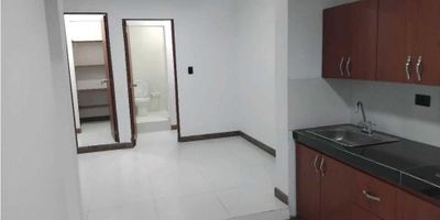 Este hermoso apartamento para alquiler se encuentra ubicado en una de las zonas más exclusivas de la ciudad de Manizales, rodeado de un entorno tranquilo y seguro. Con una amplia área terreno de 60.0 m2 y una construcción de igual medida, este inmueble ofrece un espacio cómodo y bien distribuido para vivir. Además, cuenta con una área privada de 60.0 m2, brindando privacidad y comodidad a sus habitantes.

El apartamento dispone de 2 habitaciones, ideales para una familia pequeña o una pareja que busca un lugar acogedor y funcional. También cuenta con 1 baño completo, equipado con todos los elementos necesarios para garantizar el confort de sus residentes. 

En su interior, el apartamento cuenta con características modernas y de alta calidad, como agua caliente, clósets amplios y una cocina integral, que ofrece un diseño elegante y funcional para preparar tus alimentos. Asimismo, cuenta con servicios básicos como electricidad, gas domiciliario y lavaplatos, que hacen de la vida diaria una experiencia más cómoda y sencilla. El suelo de cerámica / mármol le da un toque de estilo y elegancia al apartamento.

Además de sus características internas, este inmueble también ofrece una serie de beneficios externos que lo hacen aún más atractivo. Cuenta con acceso para discapacitados y un acceso pavimentado, garantizando la facilidad de movilidad para todas las personas. A su vez, se encuentra en una zona rodeada de hermosos jardines y colegios, ideal para familias con niños y personas que buscan un estilo de vida más tranquilo. También se encuentra cerca de restaurantes y tiendas de barrio, facilitando el acceso a diversos servicios y comercios.

Este apartamento se ubica en una zona residencial, donde podrás disfrutar de tranquilidad y seguridad en tu hogar. Además, cuenta con iluminación natural durante todo el día, gracias a su orientación hacia la luz de la mañana y la tarde. Asimismo, se encuentra rodeado de parques, ideales para actividade