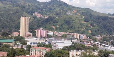 Hermoso apartamento de 70 mt2 ubicado en el sector de Ditaires en el municipio de Itagui, en zona residencial con estratégica ubicación cerca al supermercado de Itagui, a Pilsen y a vías principales.

En urbanización con piscina climatizada, sauna, turco, solárium, cancha de futbol, cancha de squash, gimnasio dotado, zona de mascotas, zonas verdes, salón social, kiosko BBQ y vigilancia 24 horas.