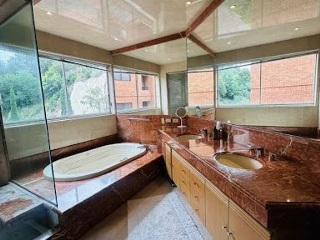 Apartamento de 4 alcobas en venta en Santa Barbara Alta, Bogotá, 404 m² · foto 9 de 20