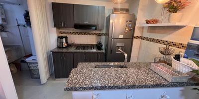 Venta de Apartamento en Bucaramanga 
Barrio Provenza 
Piso medio 
44 metros + 4 metros de Balcón que se eliminó para ampliar una alcoba 
Reformado 

2 alcobas con clóset grandes 
2 baños 

Zona social 
Salón social 
Jacuzzi
Sauna 

Agenda cita