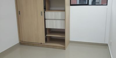 Hermoso apartamento ubicado en el sector alfaguara, parque natura, consta de dos habitaciones con closet, sala comedor cocina integral, dos baños, patio de ropas, parqueadero privado,la unidad tiene piscina,salon social, zona barbeqiu,vijilancia 24 horas, recepcion.