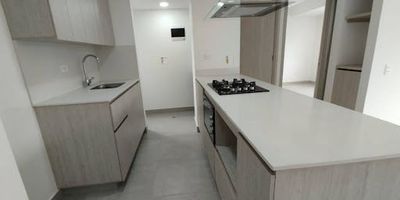 Tu Nuevo Hogar te Espera. Este excepcional apartamento   en el barrio santa Ana. Con 3 Alcoba, 2 baños, 2 closet, 1 vestier, cocina integral abierta y una vista impresionante, la ubicación es inmejorable.  universidad san buenaventura, centro comercial Fabricato, autopista Medellín Bogotá, parque de bello, colegio la Salle, Postobón, hospital marco fidel Suárez, estación del metro a 15 minutos, y otras comodidades, tu comodidad está garantizada.