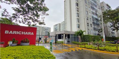 Arriendo apartamento en piso 8, en Ciudad Guabinas en la unidad Barichara. Cerca de vía principal, sector rodeado de amplias zonas verdes, parques con canchas múltiples, gimnasio al aire libre y de sector comercial de la zona. Cuenta con un área de 56 mts distribuidos en 3 habitaciones, 1 baño, sala comedor con agradable vista, por su posición, solo le da el sol de la mañana, cocina sencilla con estufa a gas natural, zona de oficios y cuenta con calentador a gas y además cuenta con parqueadero comunal. La unidad cuenta con piscina para adultos y niños, salón social, parque infantil, gimnasio y seguridad 24 horas. ¡Haz de este inmueble tu nuevo hogar!
