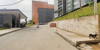 Amplio apartamento ubicado en el sector de caldas sector primavera sur, en la carrera 54, piso 12, tiene un área de 50 metros aproximadamente. El inmueble cuenta con: 2 alcobas, 2 baños cabinados, 2 closets, sala-comedor, cocina integral con red de gas, y piso en cerámica. juegos infantiles, ascensor, portería 24 hrs, piscina, zonas verdes.
Los datos de los inmuebles promocionados en la página web están sujetos a cambio y verificación de disponibilidad.