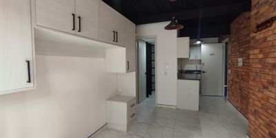 SE ARRIENDA
 Apartaestudio ubicado en la localidad de Engativa, comodo y confortable, bien distribuido, este espacio es perfecto para quienes buscan comodidad, accesibilidad y una excelente ubicacion cerca de todo, 1 bano, 1 closet demasiado amplio y zona de lavadora. Tiene cercanias a la calle 80, estando a tan solo 1 cuadra, centro comercial calle 80, cerca a portal de la 80